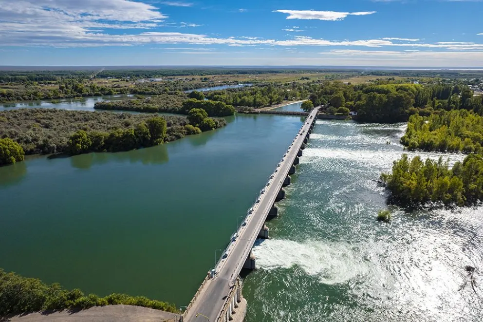 El Dique Ingeniero Ballester, sobre el río Neuquén, en Vista Alegre.