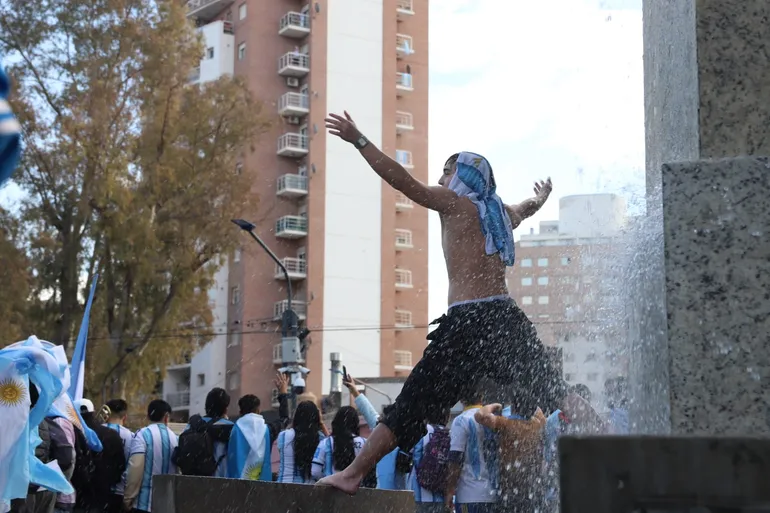 festejos-argentina-egipto-neuquen-centro-1